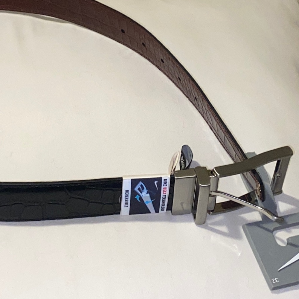 **** SOLD **** NWT Nike Reversible Belt